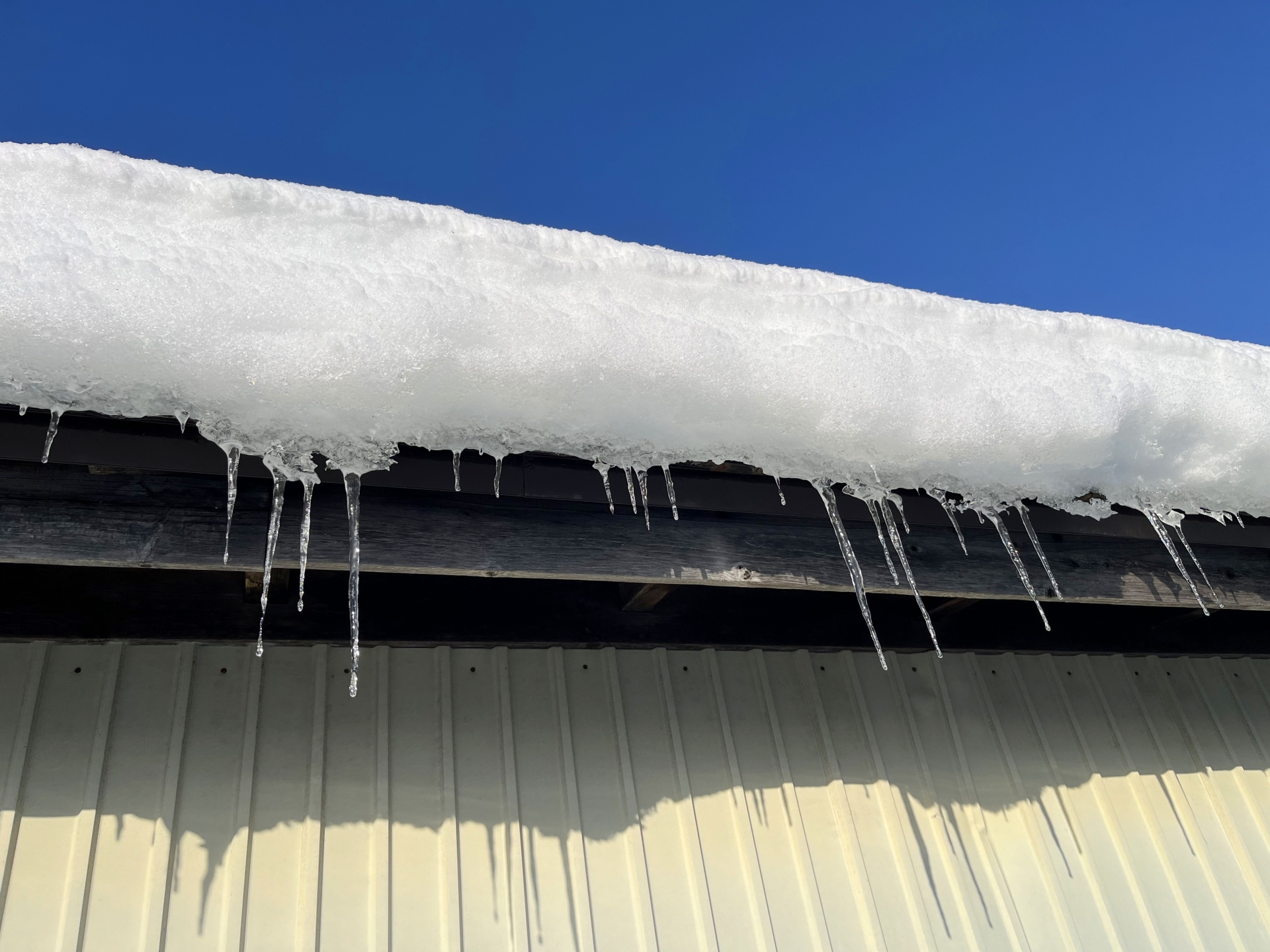 水道管は何度から凍結する?氷点下4度の目安と家の条件